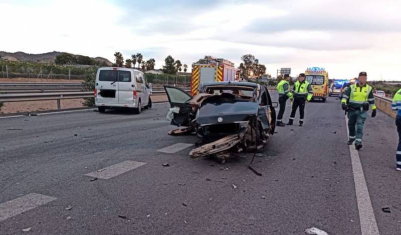 One dead and several injured in car accident on A-7 near Alhama de Murcia